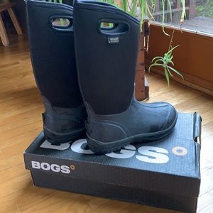 BOG Boots classic high, size 8 Black